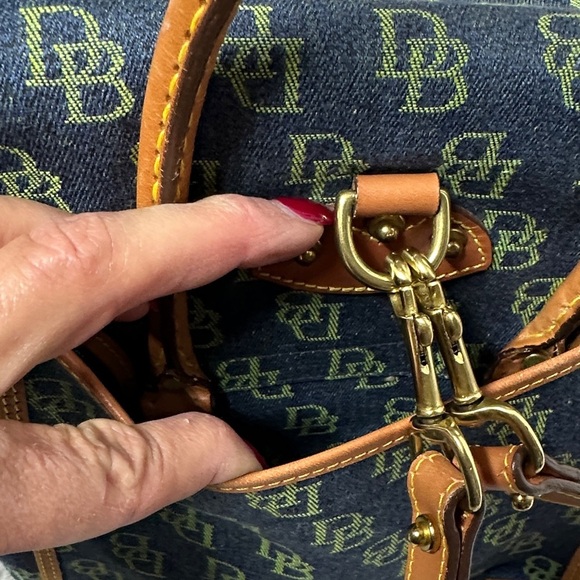 Dooney & Bourke Vintage Navy and Tan Signature Backpack Excellent Condition - Picture 15 of 16